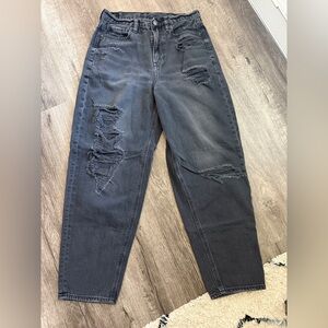 American Eagle Distressed Mom Jeans Gray Black High Rise Ripped Denim Size 6 28